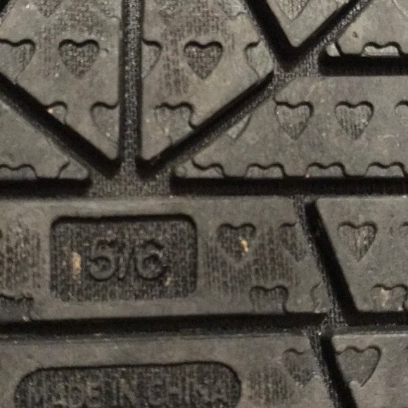 Sparkly fussy gray slippers - Picture 3 of 3